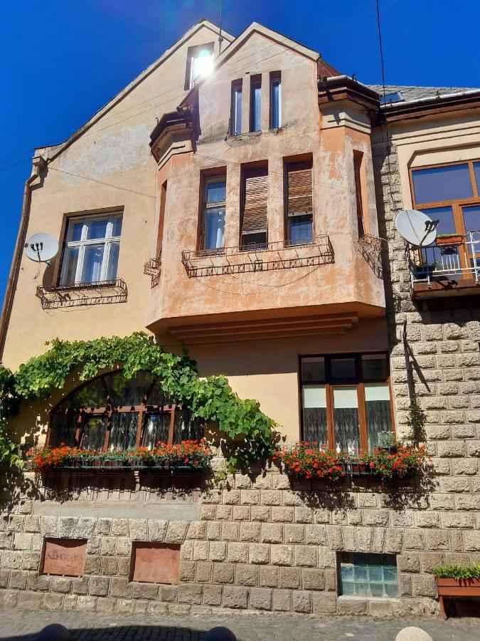 אוזהורוד Старовинні Апартаменти У Центрі Міста מראה חיצוני תמונה